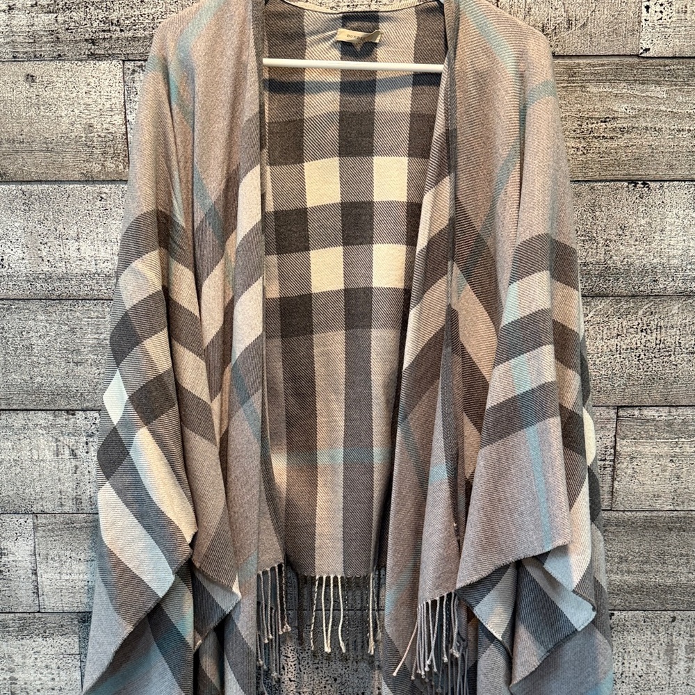 Burberry Gray and Cream Patterned Shawl